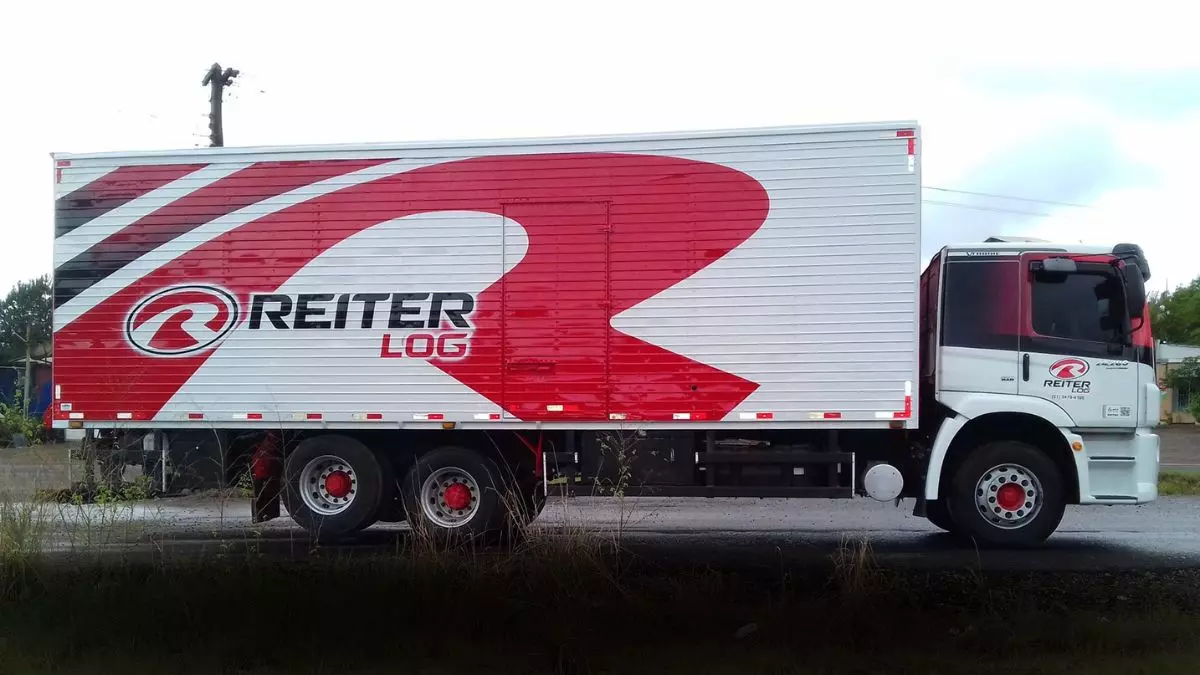 A foto mostra um Truck da Reiter Log