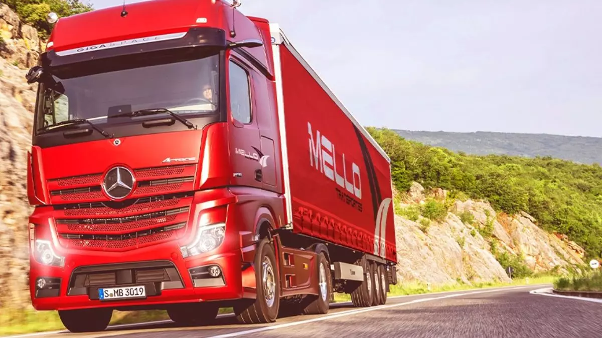 A foto mostra uma carreta da Mello Transportes