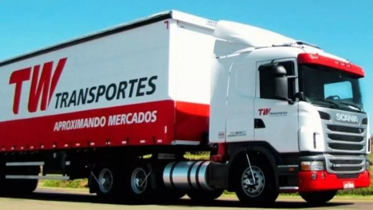 Caminhão da frota da empresa TW Transportes