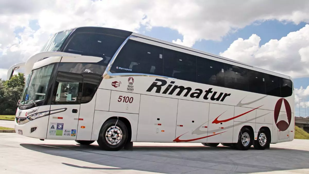 A foto mostra um ônibus da Rimatur Transportes
