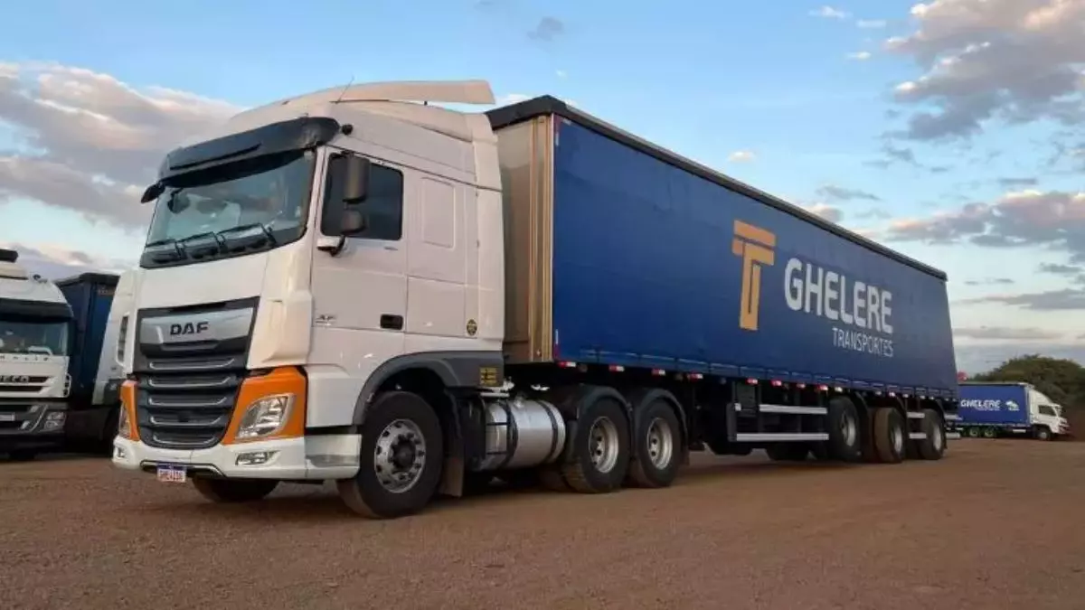 Carreta da empresa Ghelere Transportes