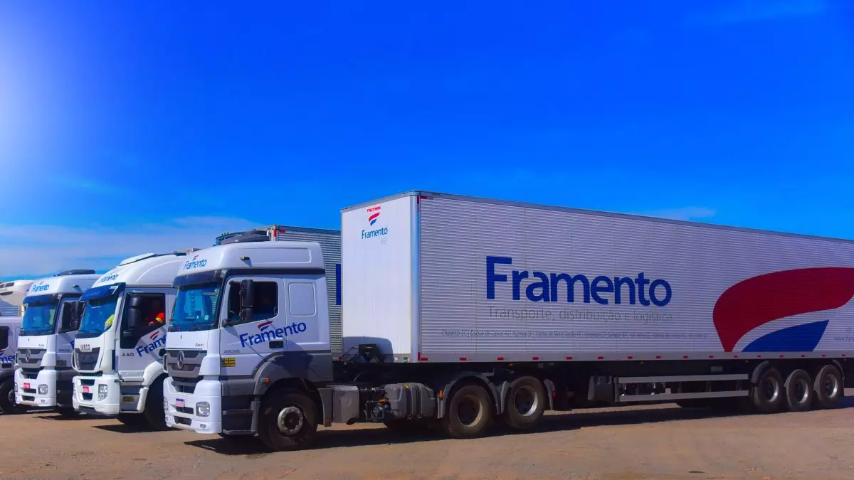 A foto mostra uma carreta da Framento Transportes