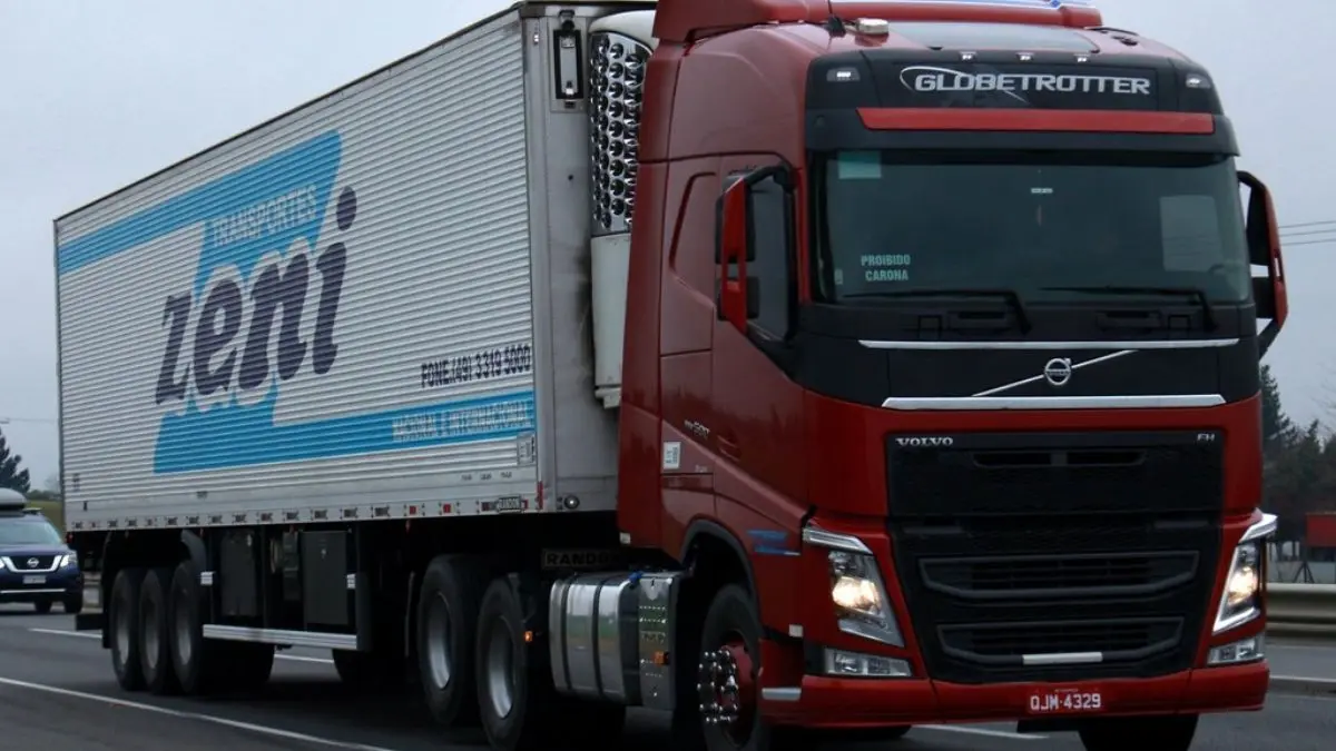 Caminhão da frota da Transportes Zeni