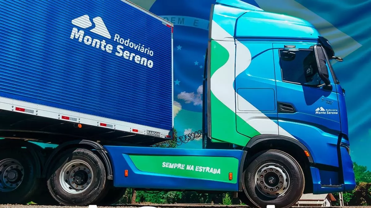 A foto mostra uma carreta da Rodoviário Monte Sereno