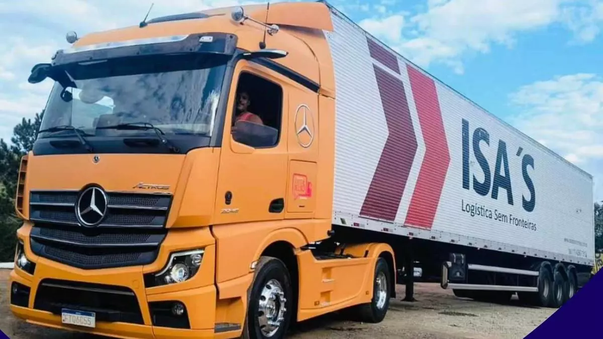 A foto mostra uma carreta da ISA'S Transportes