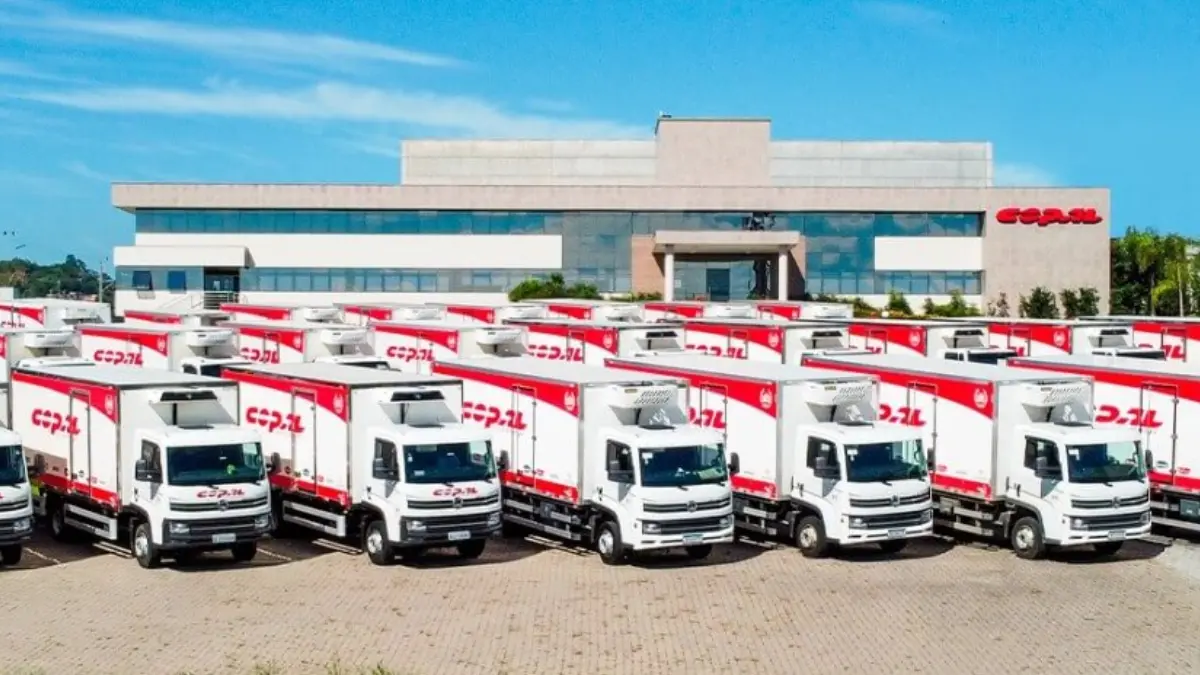 Frota de caminhão da empresa Copal Transportes