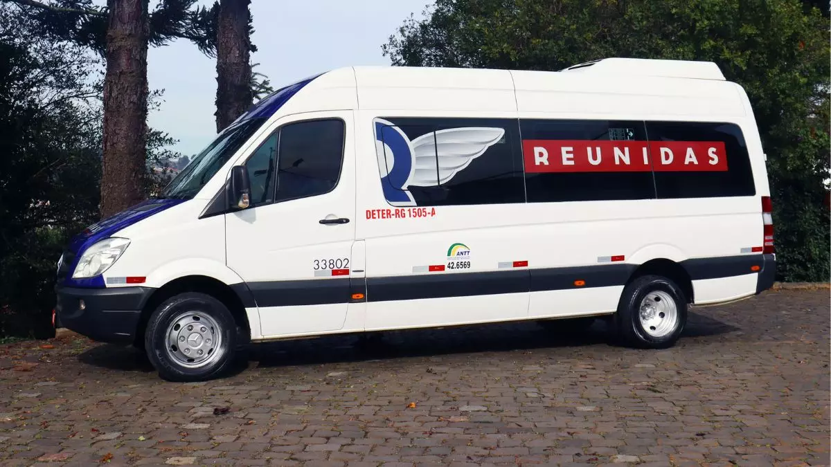A foto mostra uma van da Reunidas