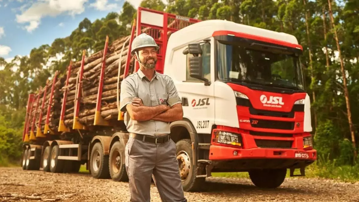 A foto mostra um Bitrem da JSL