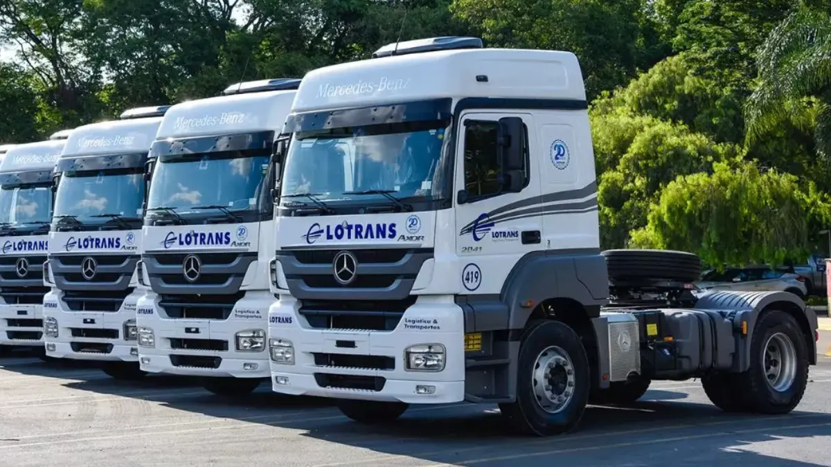 Frota da caminhão da empresa Lotrans