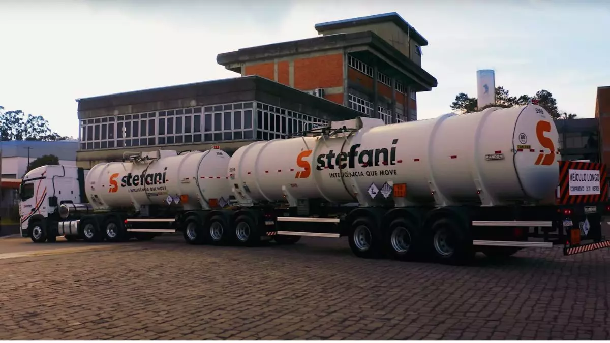 A foto mostra uma carreta articulada da Stefani Transportes