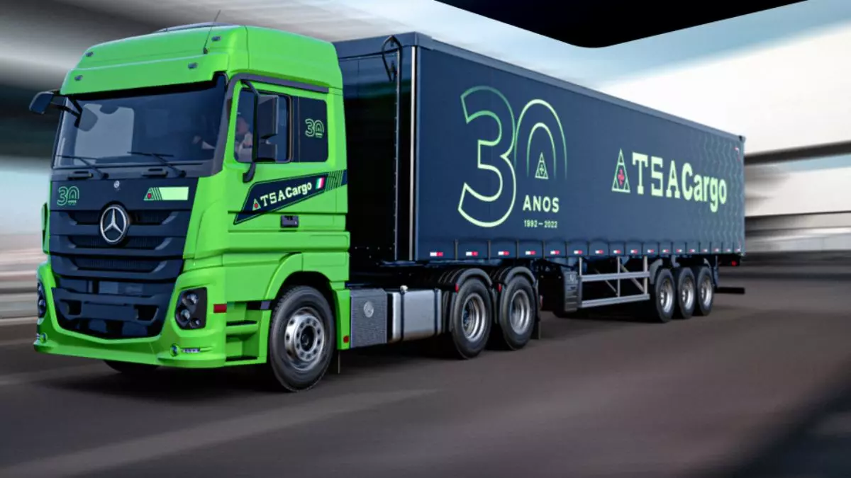 A foto mostra uma carreta da TSA Cargo Transportes