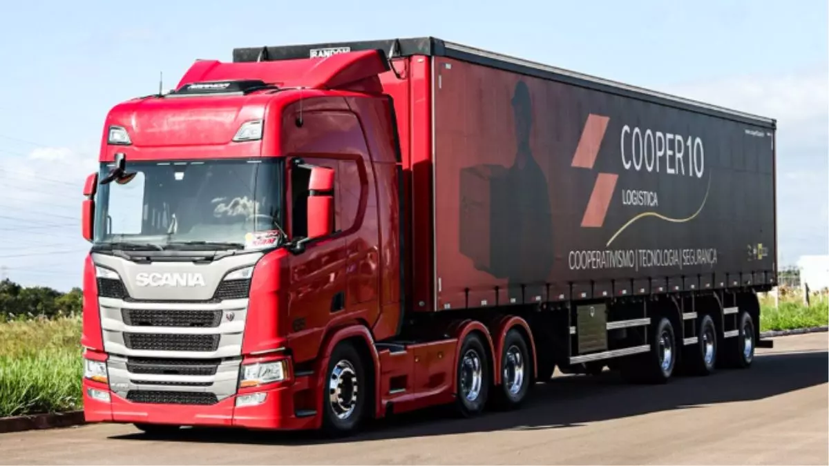 A foto mostra uma carreta da Cooper10