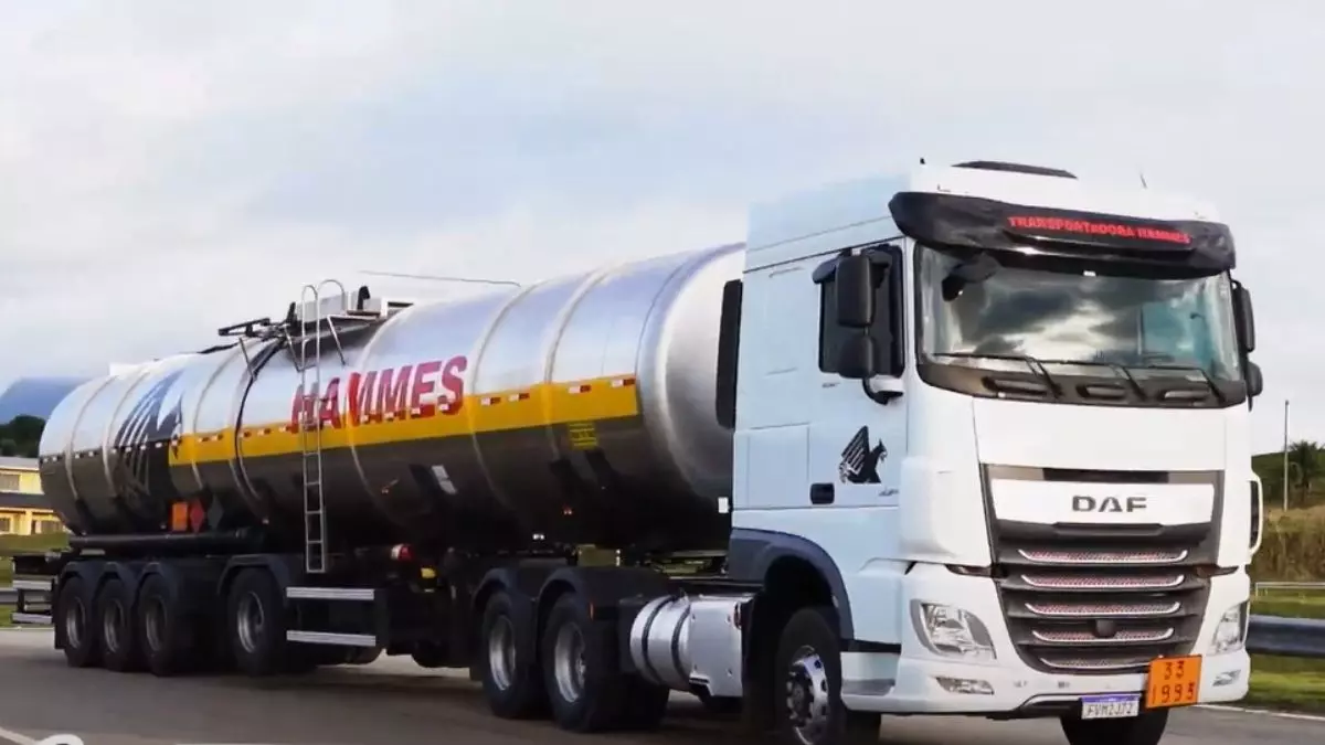 A foto mostra uma carreta da Transportadora Hammes