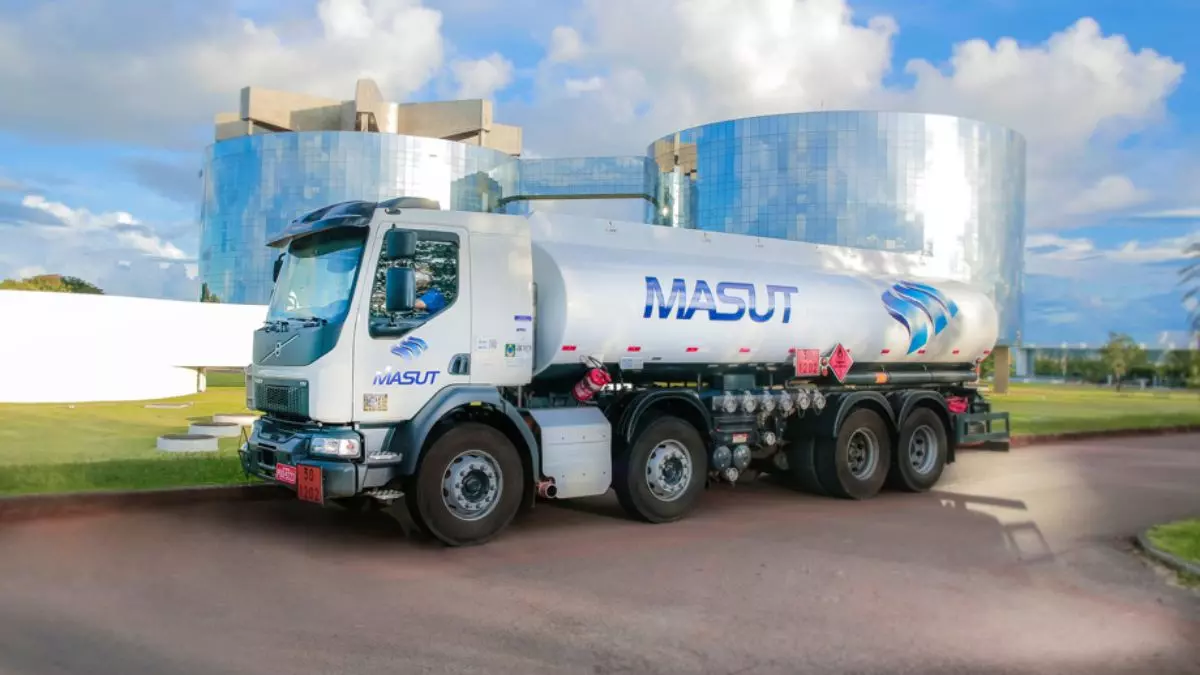 A foto mostra um caminhão Truck do Grupo Masut