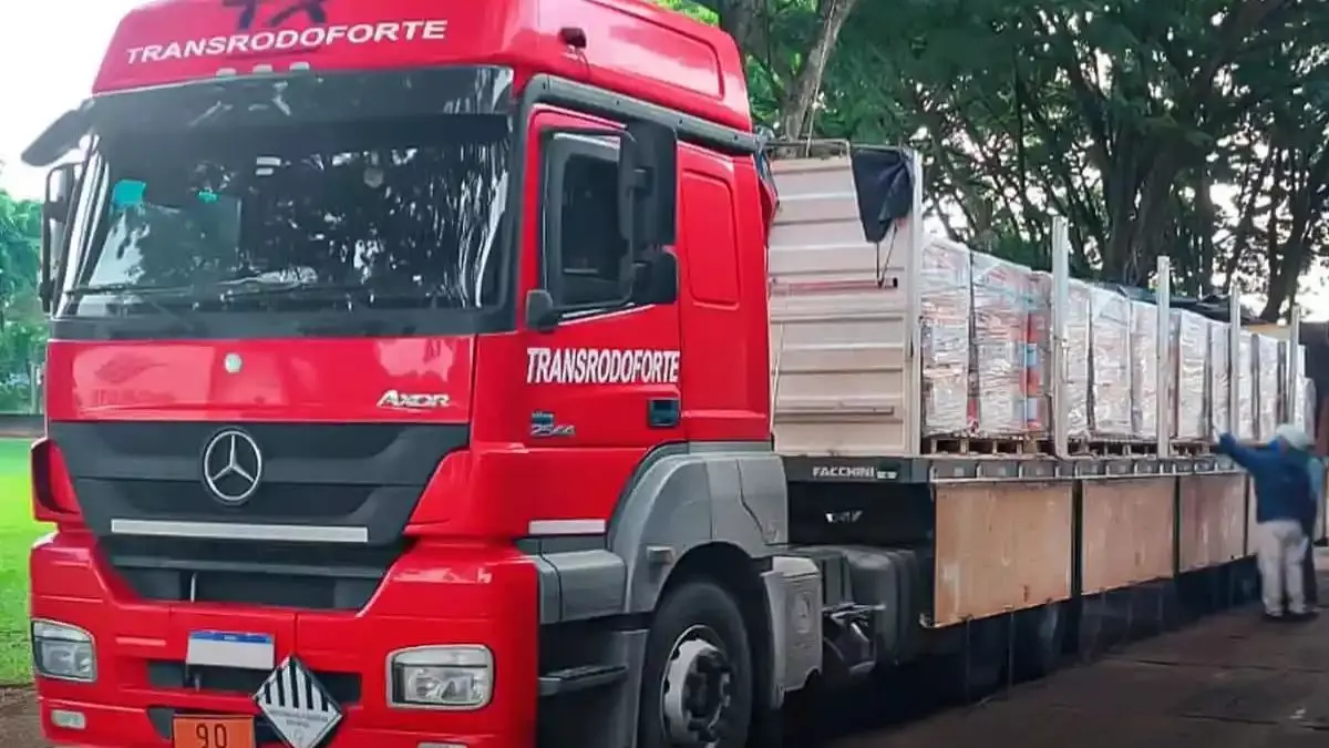 A foto mostra uma carreta da Transrodoforte