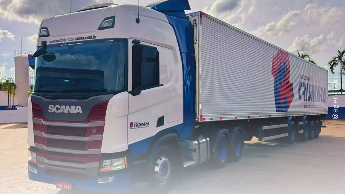 A foto mostra uma carreta da Rodoviário Crismara