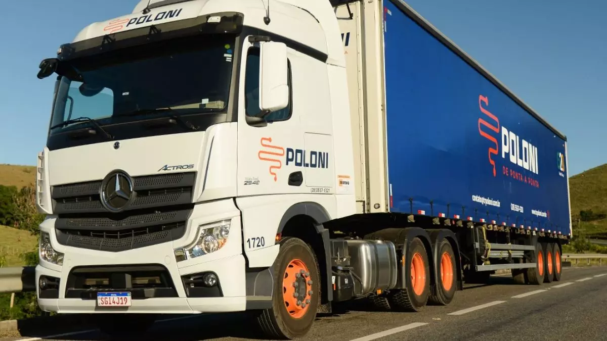 A foto mostra uma carreta da Poloni