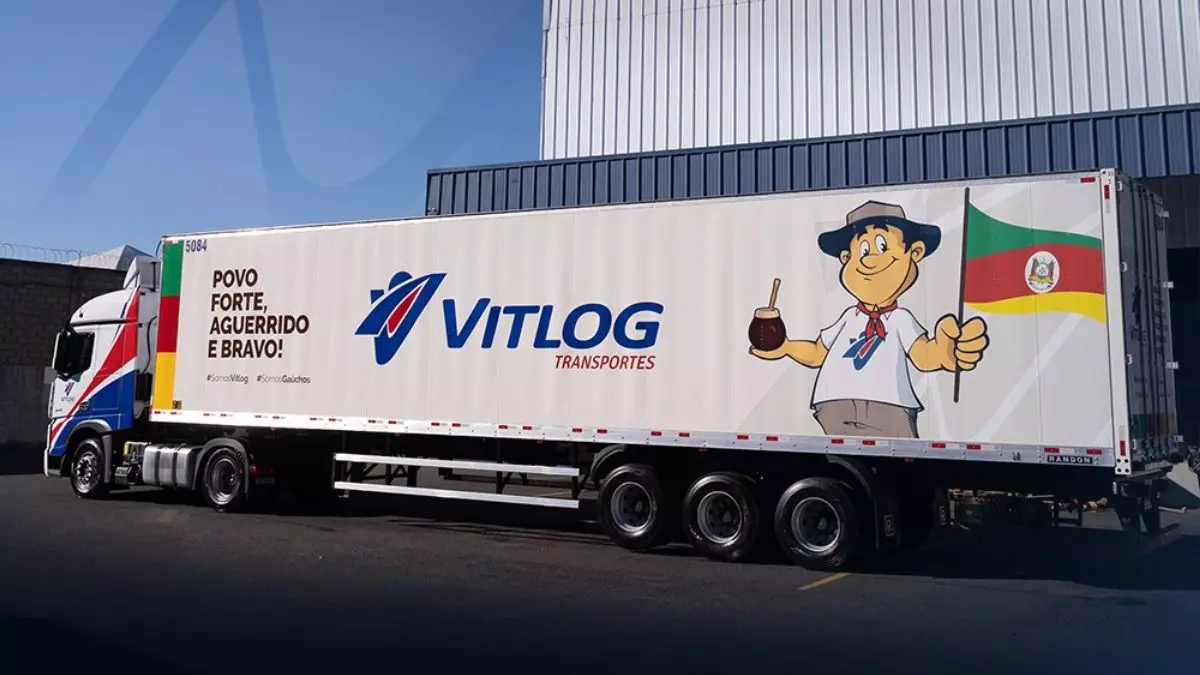 A foto mostra uma carreta da Vitlog