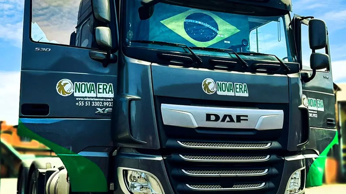 A foto mostra um caminhão da Rodoviário Nova Era