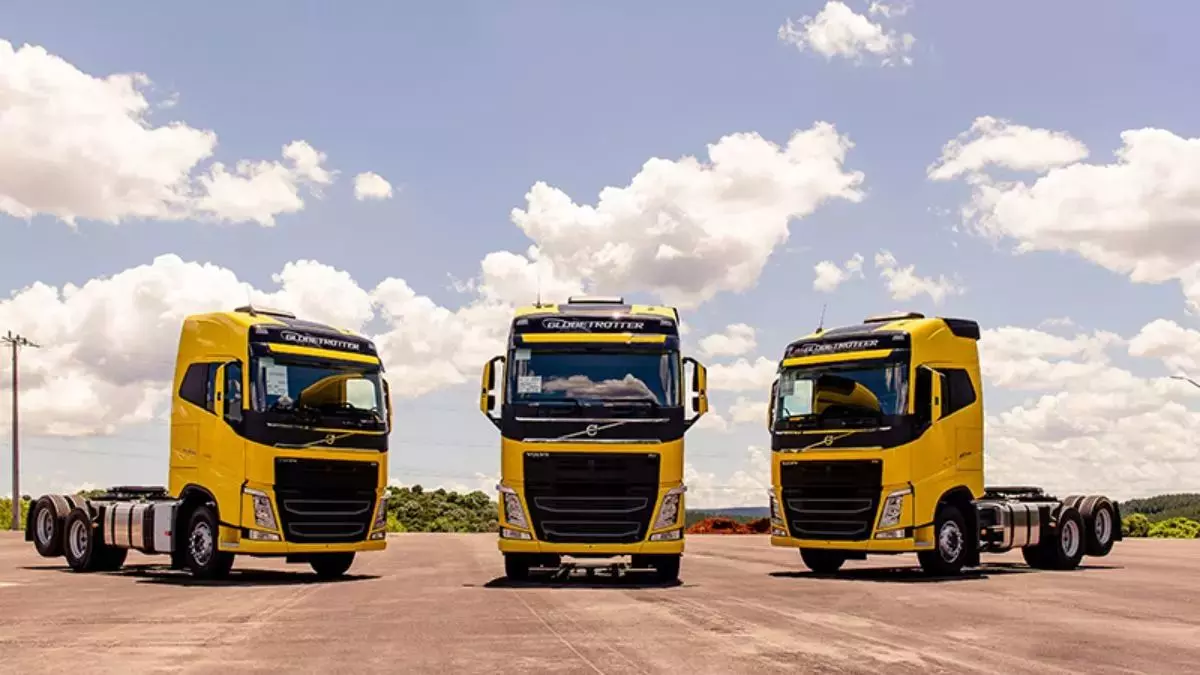 Frota de caminhão da empresa Transpower Transportes