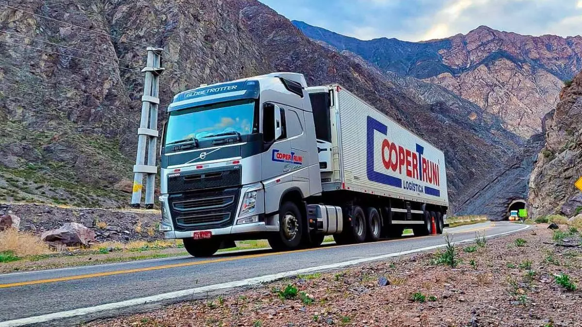 COOPERTRUNI divulga vagas para motoristas: viagens Brasil e Mercosul e CNH D e E