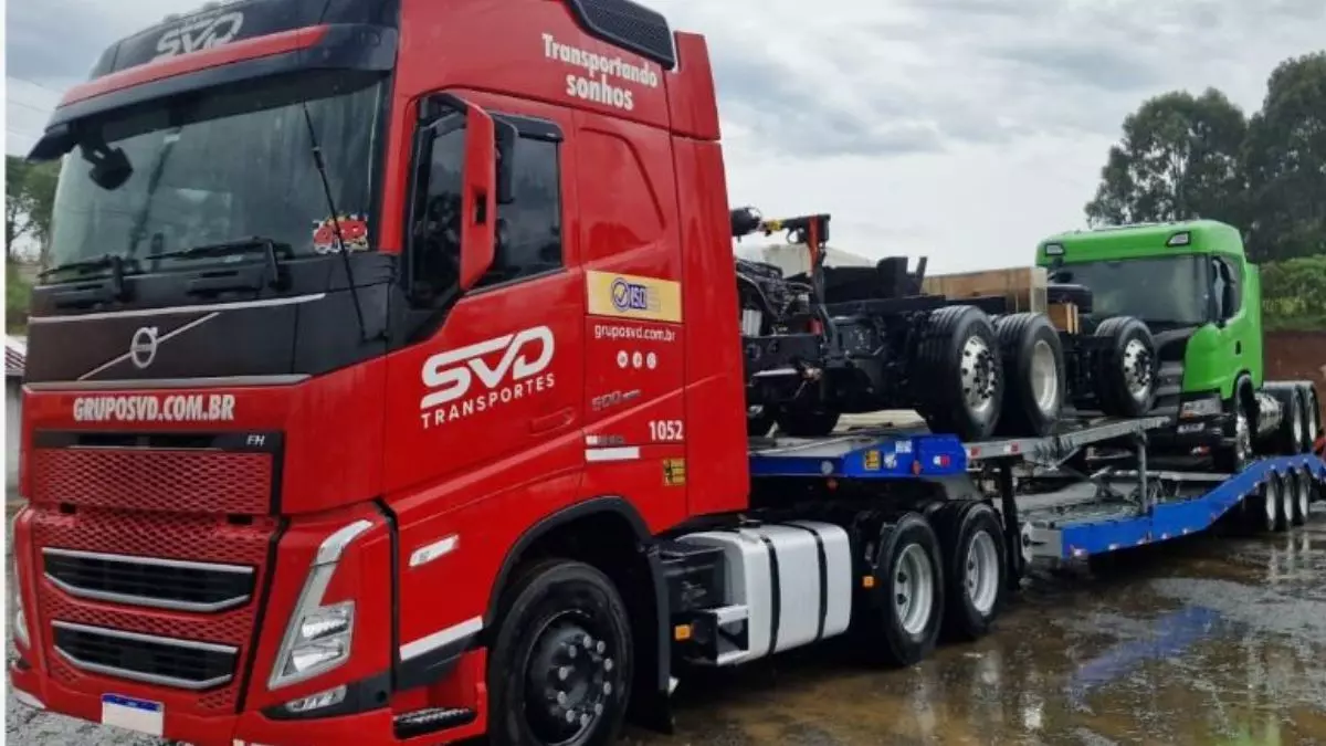 A foto mostra uma carreta do Grupo SVD