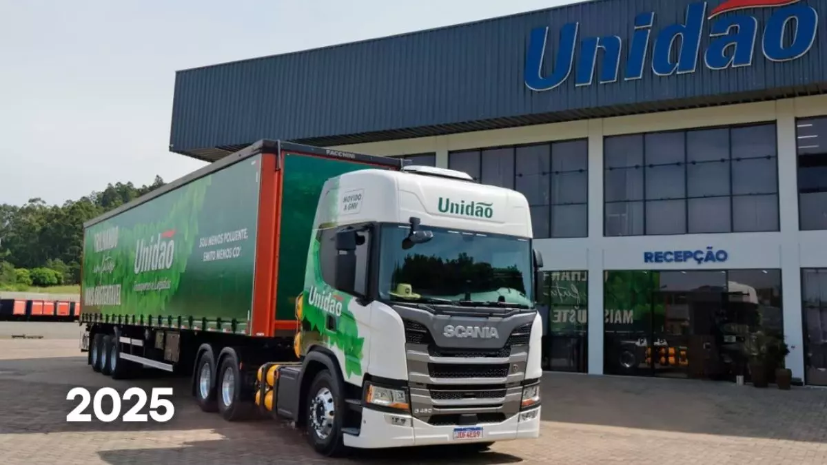 A foto mostra uma carreta da Unidão Transportes