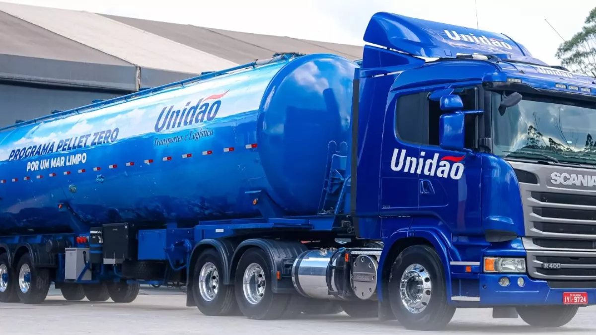 A foto mostra uma carreta da Unidão Transportes e Logística