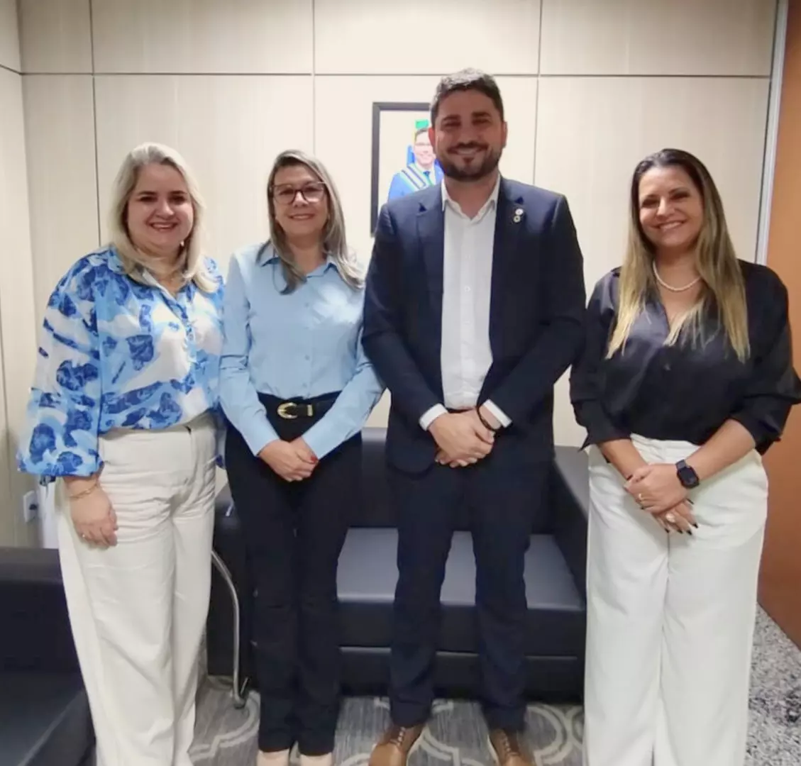 Acompanhado da prefeita Marcilene, Jean Mendonça busca parceria com o Governo para realizar obras em escola de Pimenta Bueno
