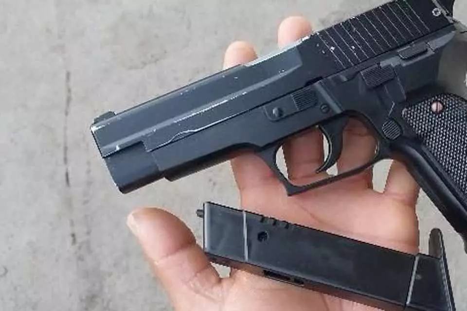 Funcionária de supermercado reage roubo e toma arma de criminoso