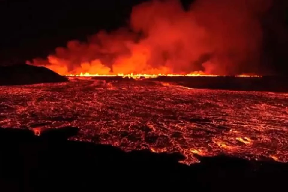 Islândia registra erupção vulcânica e terremotos ao mesmo tempo; casas e spa de luxo são esvaziados