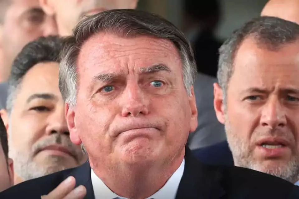 Golpe: após live na UTI, STF intima Bolsonaro em hospital de Brasília