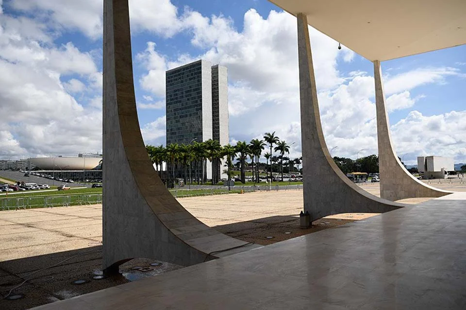 PEC do fim da reeleição para chefes do Executivo avança no Senado