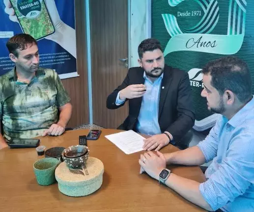 Deputado Jean Mendonça viabiliza distribuição de mudas de café e recursos para agricultura em Parecis