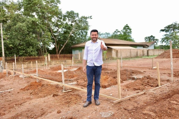 Prefeito de Colíder visita obras do Abrigo Municipal para Cães e Gatos
