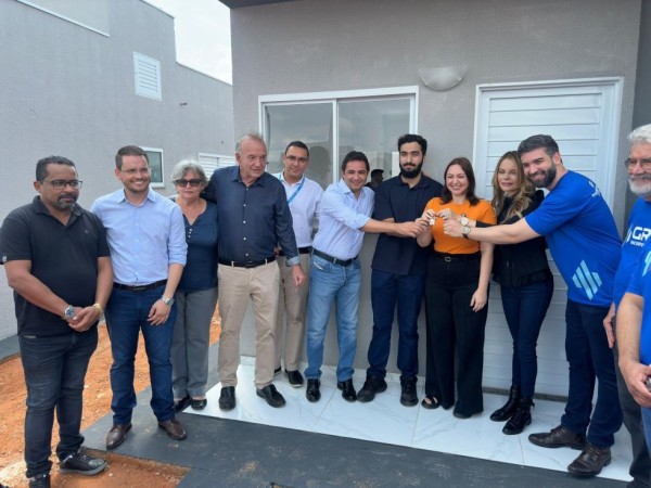 Virgínia Mendes realiza emocionante entrega de casas populares em Nova Canaã do Norte