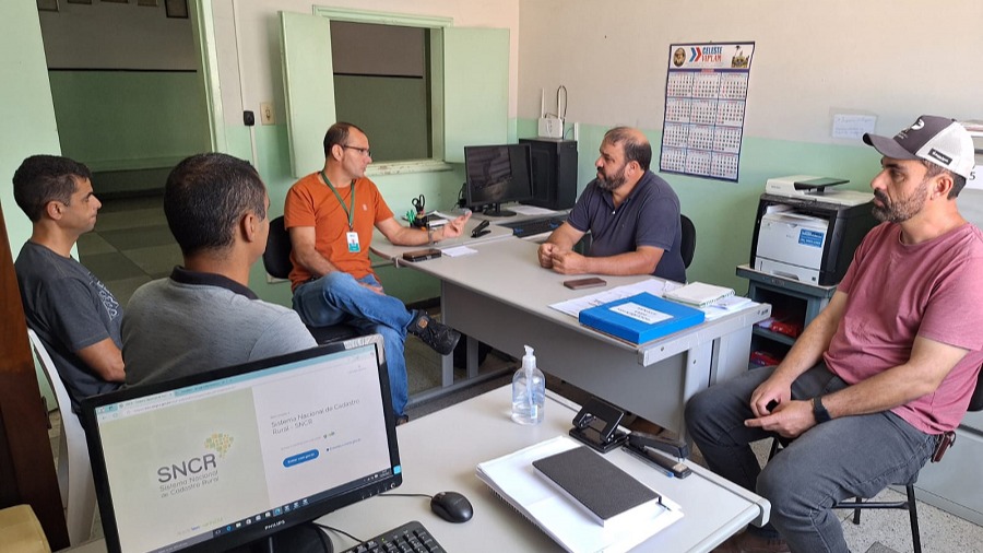 Secretário de Agricultura recebe representante do Instituto Mineiro de Agropecuária em Santos Dumont