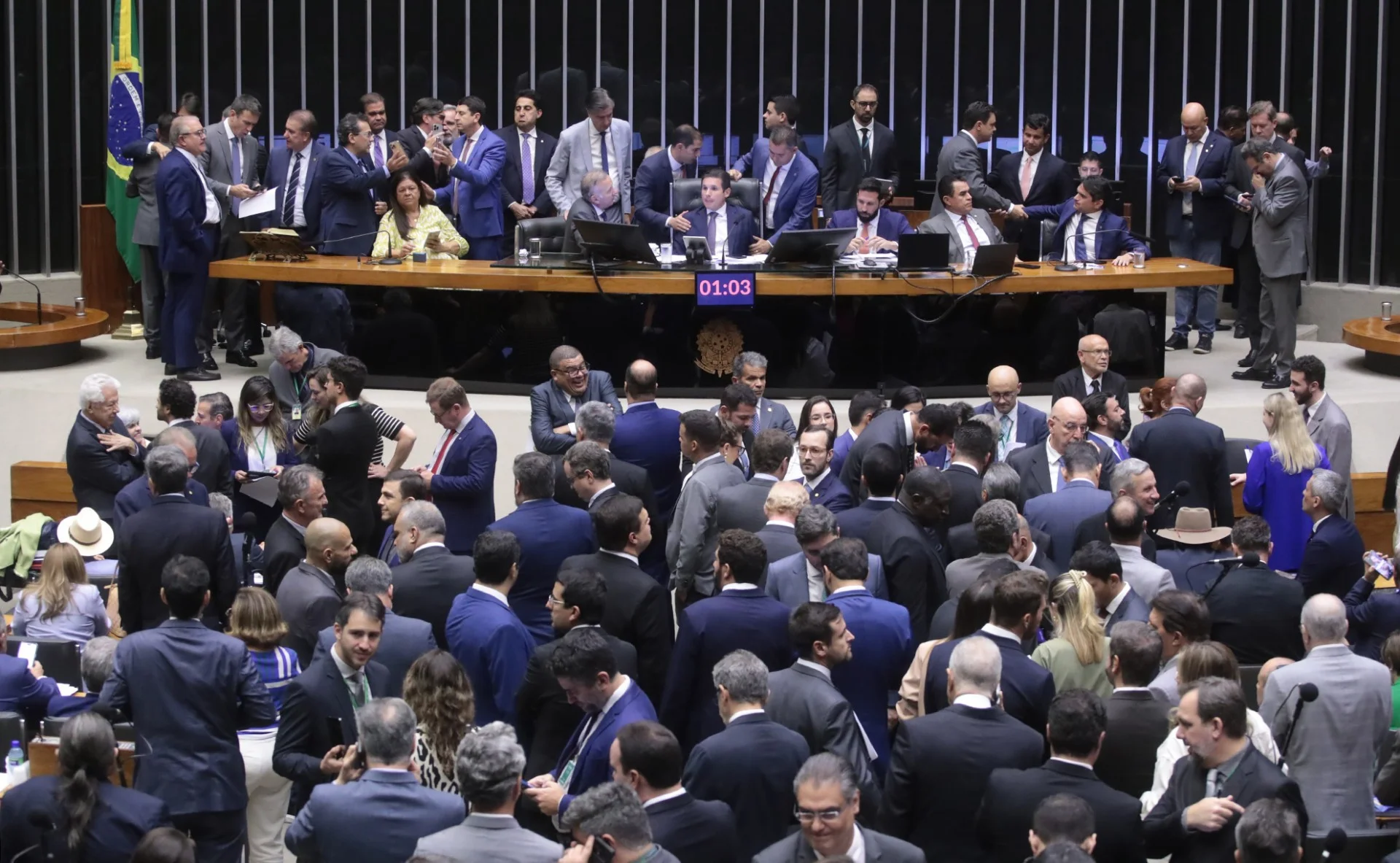 Câmara aprova aumento do número de deputados para 531; texto vai ao Senado