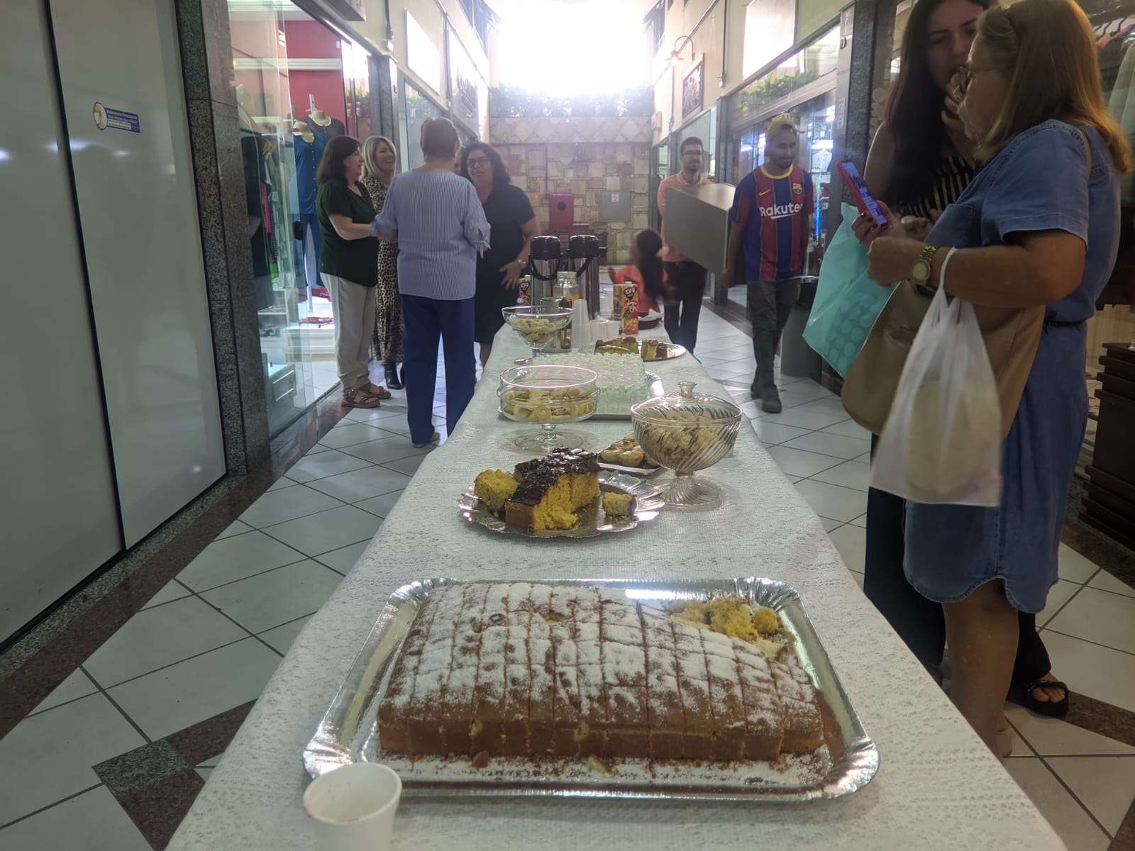 Vídeo: Música e poesia homenageiam as Mães no shopping da cidade