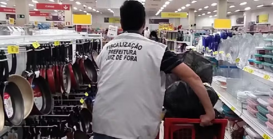 Mais de 500 produtos vencidos são apreendidos em loja de departamento em Juiz de Fora