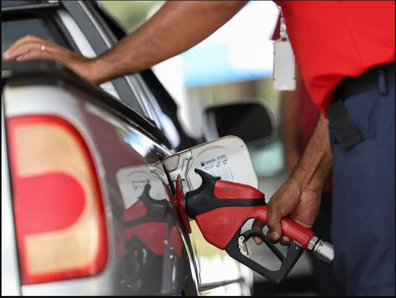 Petrobras anuncia redução de R$ 0,17 no litro da gasolina para distribuidoras