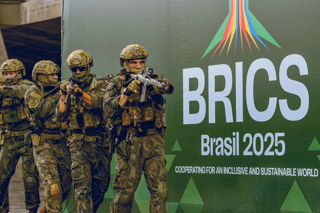 Brics 2025: militares do 4º Esquadrão de Cavalaria Mecanizado de Santos Dumont atuam na operação de segurança no Rio de Janeiro