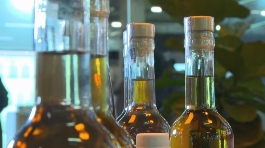 Restaurantes começam a suspender venda de destilados em BH após casos de intoxicação por metanol no país