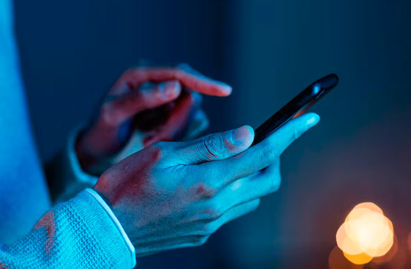 Casal é condenado a indenizar mulher em R$ 20 mil por gravar e divulgar vídeo íntimo sem consentimento