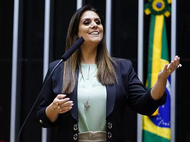 Simone Marquetto anuncia que não será mais candidata, mas poderá continuar na vida pública