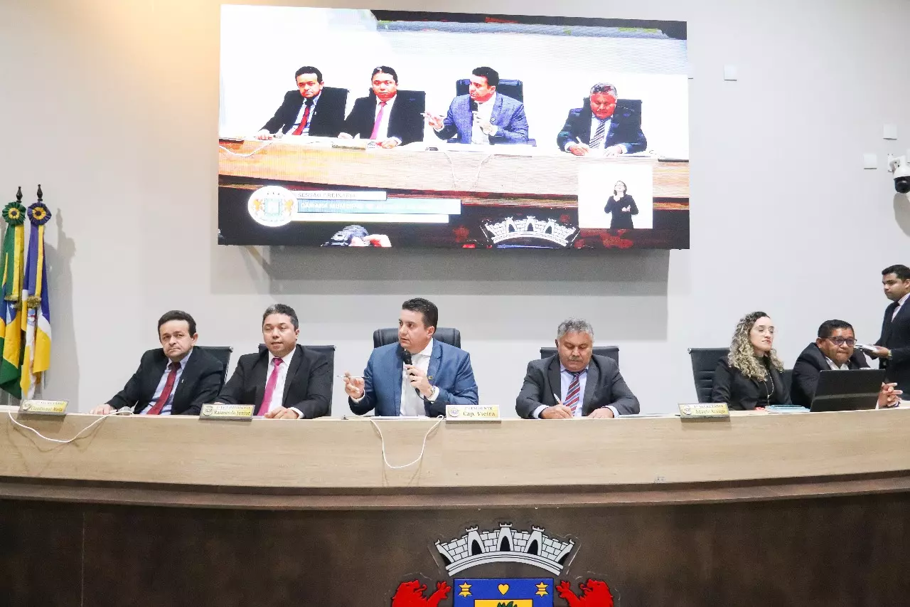 Câmara de Juazeiro do Norte: Sessão é marcada por aprovação de projetos e debates sobre previdência e greve dos servidores
