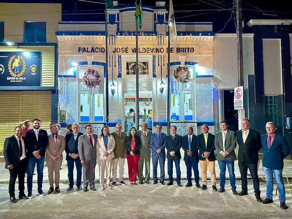 Ato solene marca lançamento da iluminação natalina da Câmara do Crato