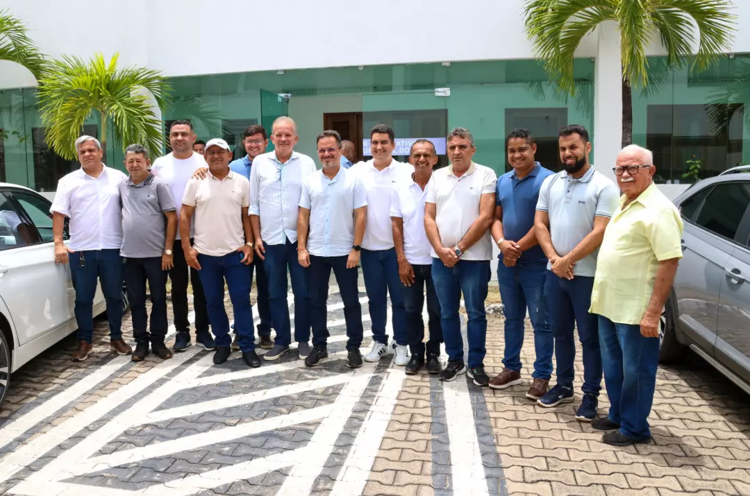Câmara do Crato recebe visita do deputado André Figueiredo para discutir projetos de investimentos