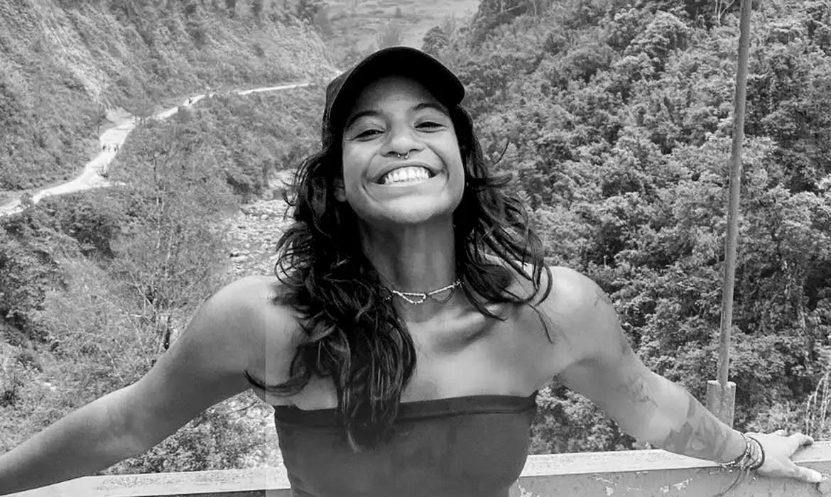A brasileira, juliana, que caiu em trilha de vulcão na Indonésia é encontrada sem vida