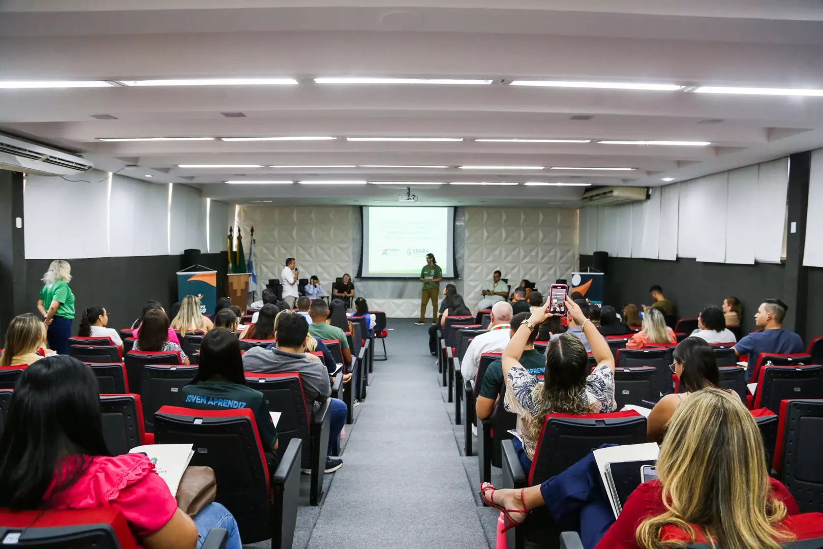 Geração de emprego: Ceará amplia oportunidades com projeto Primeiro Passo e projeta 4.500 vagas em 2025